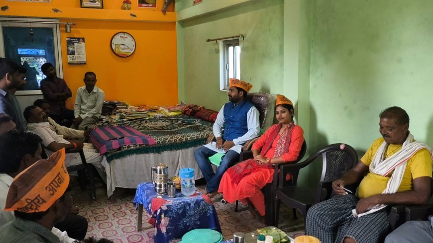 करछना विधानसभा में राष्ट्रीय अपना दल का जनसंपर्क अभियान, बाढ़ पीड़ितों को बांटी राहत सामग्री
