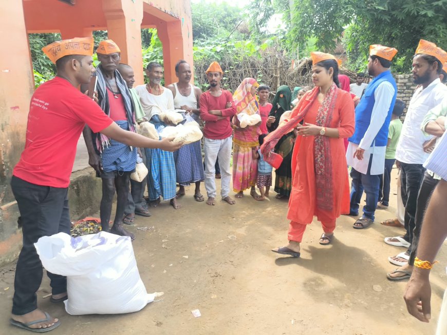 करछना विधानसभा में राष्ट्रीय अपना दल का जनसंपर्क अभियान, बाढ़ पीड़ितों को बांटी राहत सामग्री